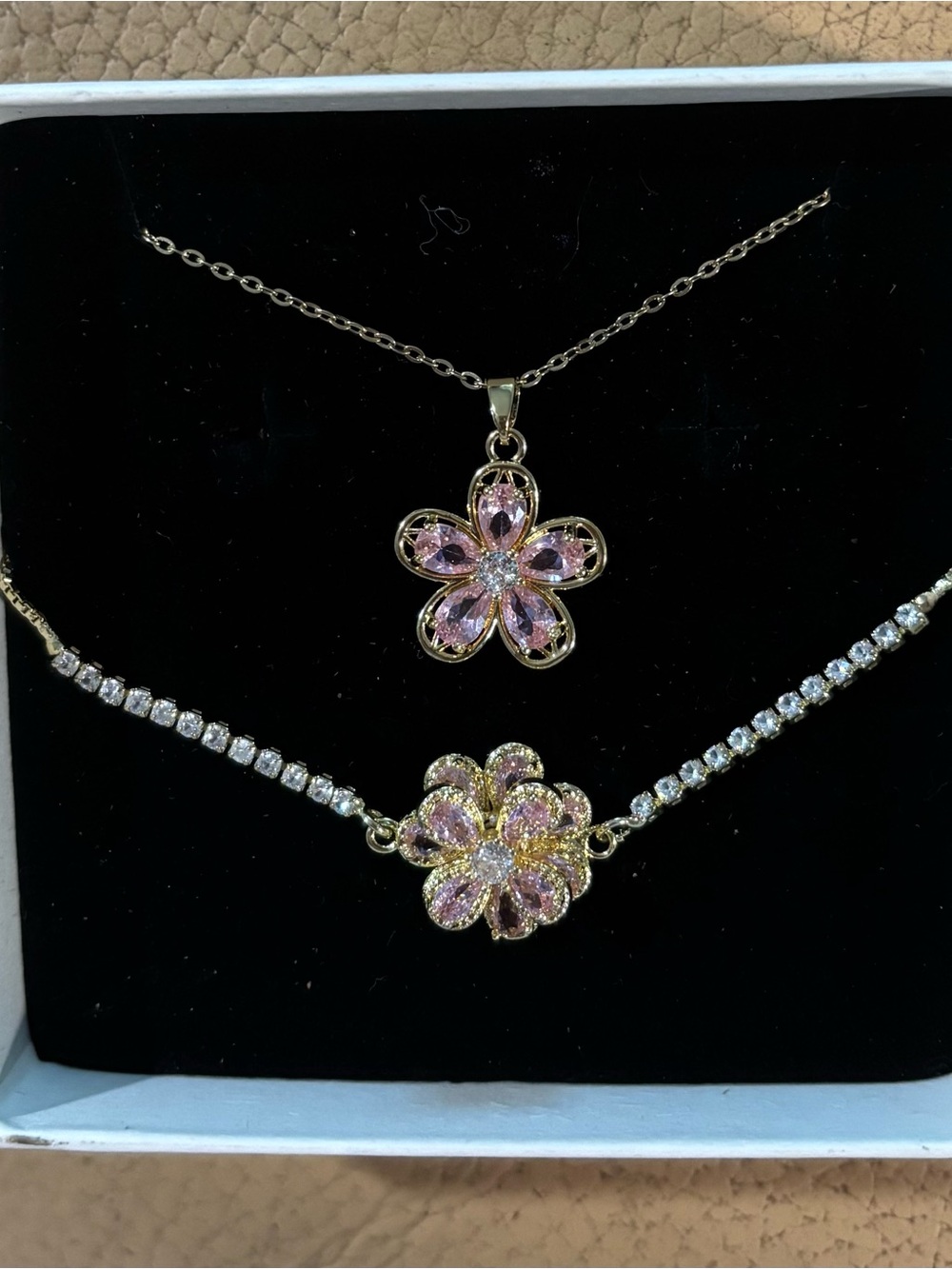 Delicate Pink Flower Pendant Necklace Set